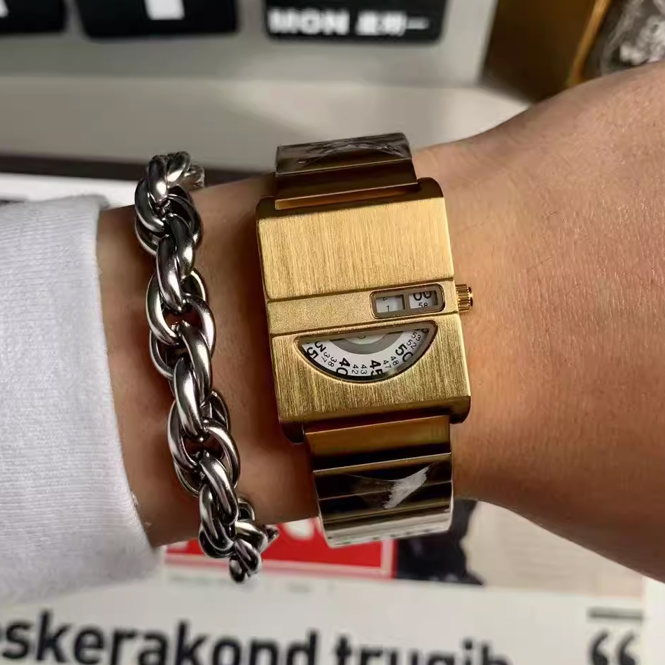 Men's Bracelet Watches Square  - огляд і ціна Luxury Watch Market